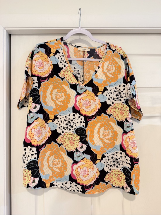 entro Tops - entro Black Floral V-Neck Blouse with Orange and Pink Blooms